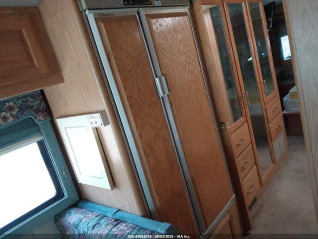 Ford F-530 Super Duty Image 12