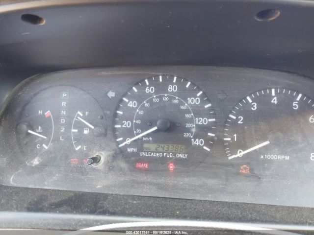 Toyota Camry Le Image 11