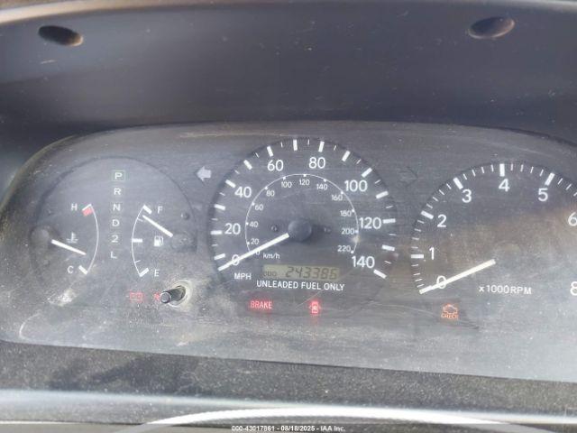 Toyota Camry Le Image 11