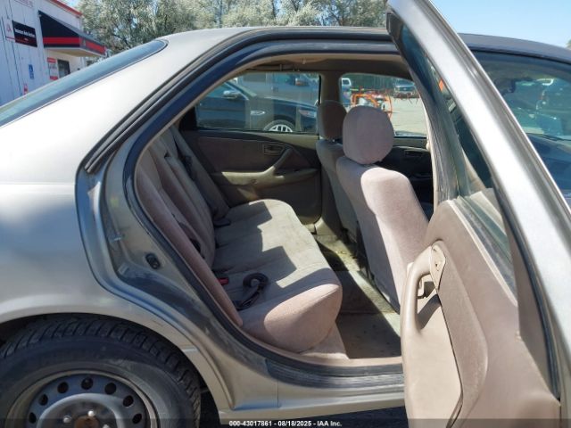 Toyota Camry Le Image 7