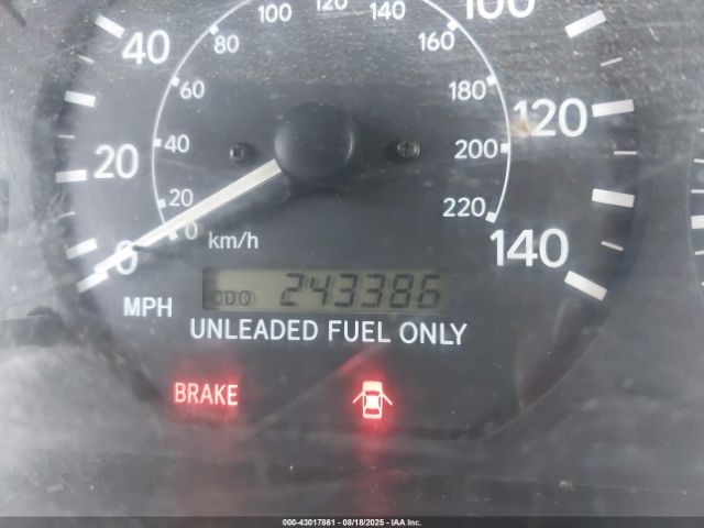 Toyota Camry Le Image 12