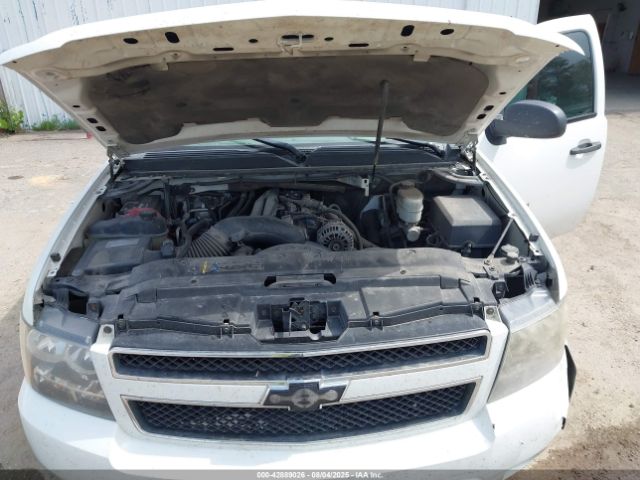 Chevrolet Suburban 2500 Ls Image 16