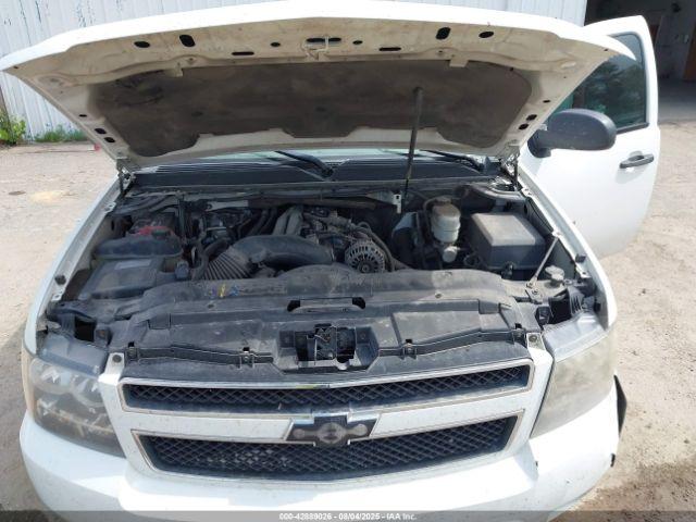 Chevrolet Suburban 2500 Ls Image 16