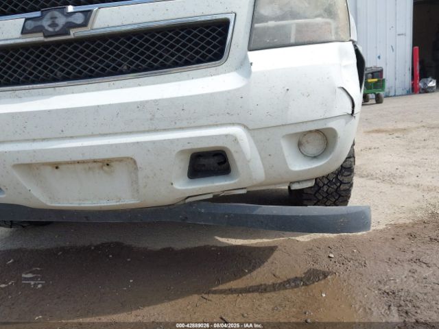 Chevrolet Suburban 2500 Ls Image 4