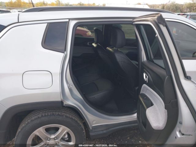Jeep Compass Latitude 4x4 Image 10