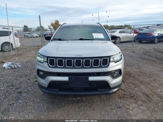 Jeep Compass Latitude 4x4 Image 3