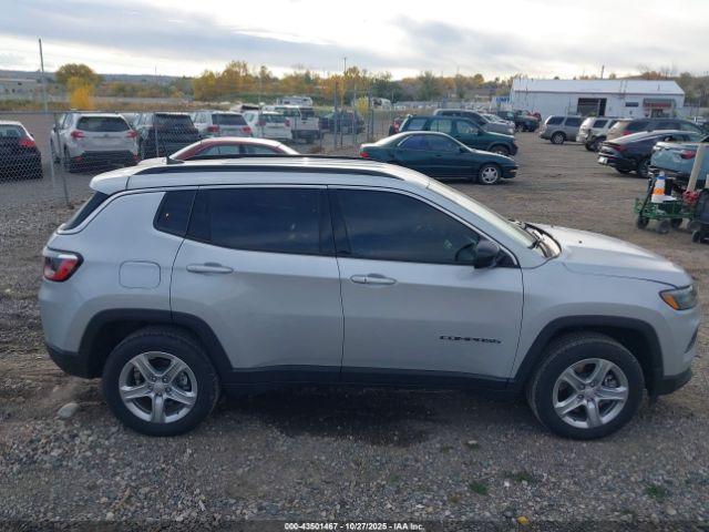 Jeep Compass Latitude 4x4 Image 8