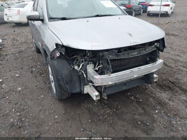 Jeep Compass Latitude 4x4 Image 13