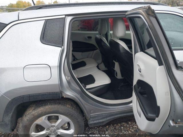 Jeep Compass Latitude 4x4 Image 4
