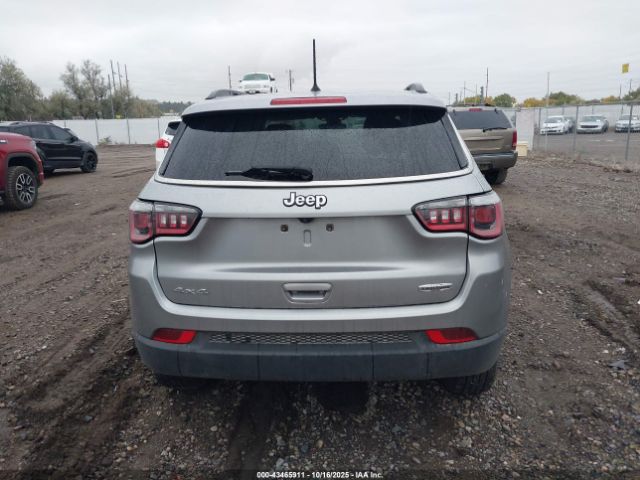 Jeep Compass Latitude 4x4 Image 12