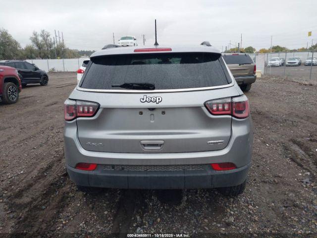 Jeep Compass Latitude 4x4 Image 12
