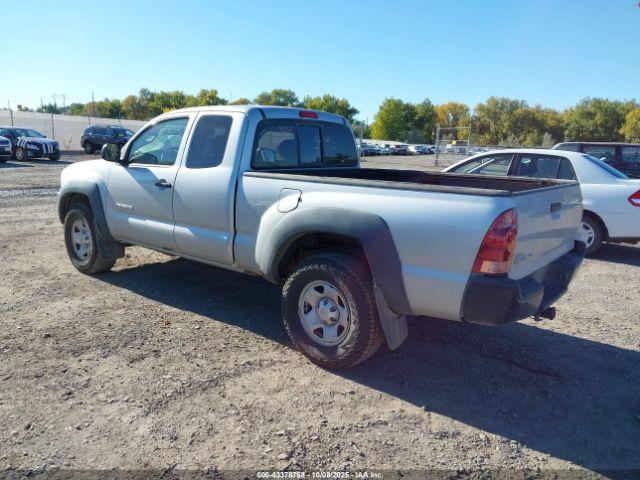 Toyota Tacoma Image 4