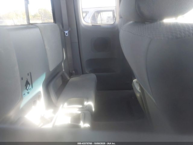 Toyota Tacoma Image 9