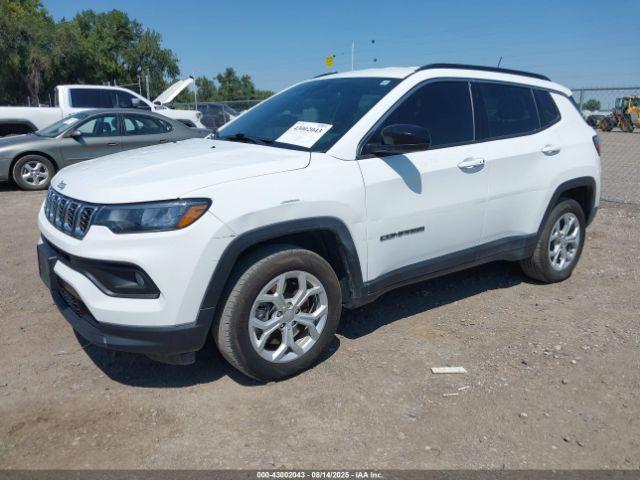 Jeep Compass Latitude 4x4 Image 2