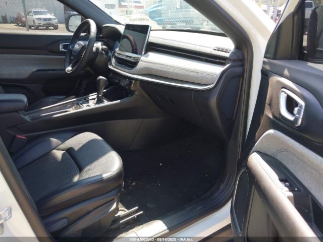 Jeep Compass Latitude 4x4 Image 7