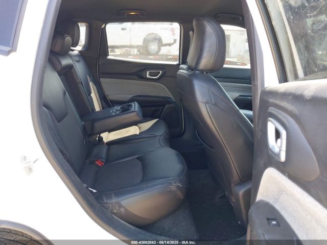 Jeep Compass Latitude 4x4 Image 3