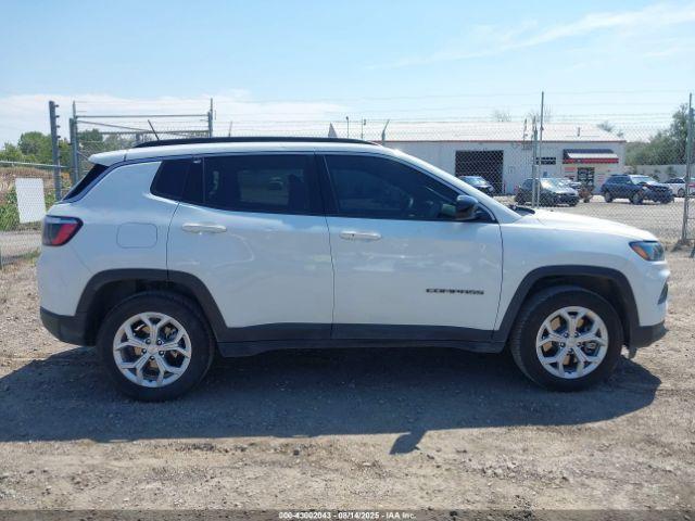 Jeep Compass Latitude 4x4 Image 5