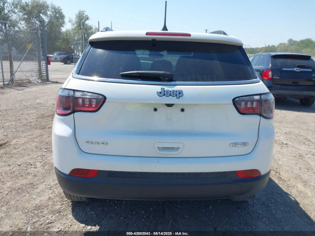 Jeep Compass Latitude 4x4 Image 4