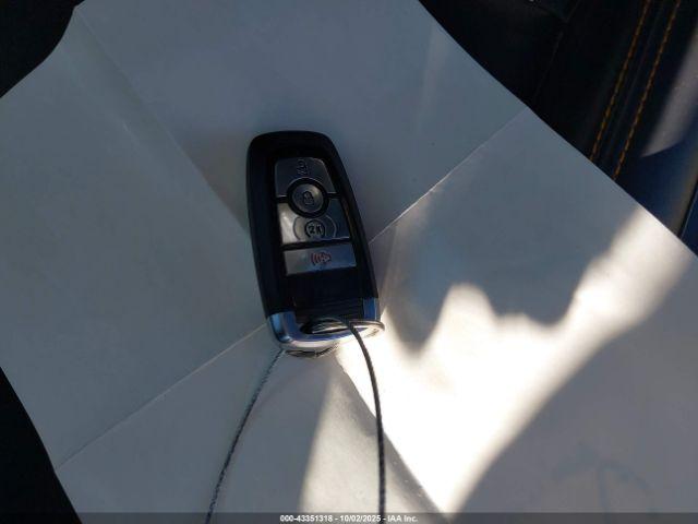 Ford Maverick Lariat Image 17