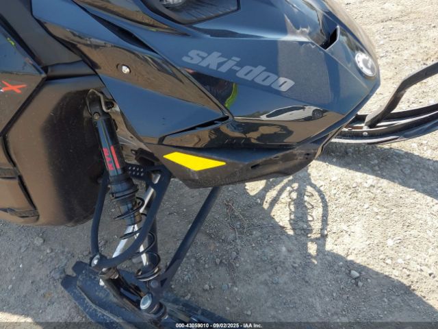 Ski-doo Summit 850 Exp 175 Image 3